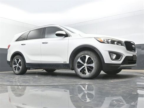 Used 2016 Kia Sorento EX image 45