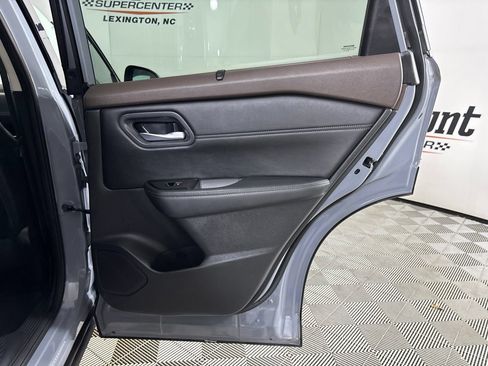 Used 2023 Nissan Rogue SL w/ SL Premium Package FWD image 30