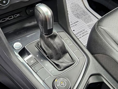 Used 2020 Volkswagen Tiguan SE image 25