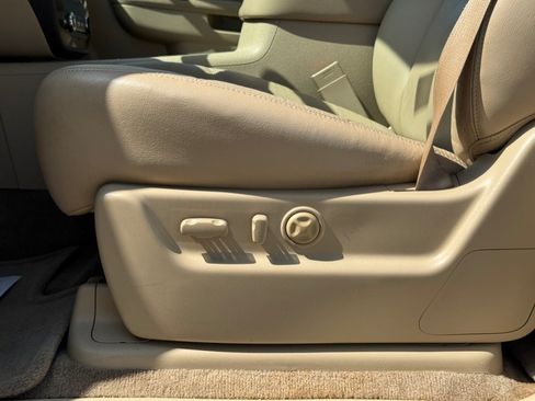Used 2010 GMC Yukon XL Denali AWD/4WD image 25