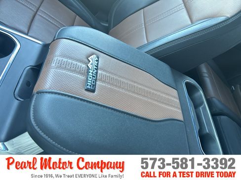 Used 2024 Chevrolet Silverado 2500 High Country w/ High Country Premium Package AWD/4WD image 21