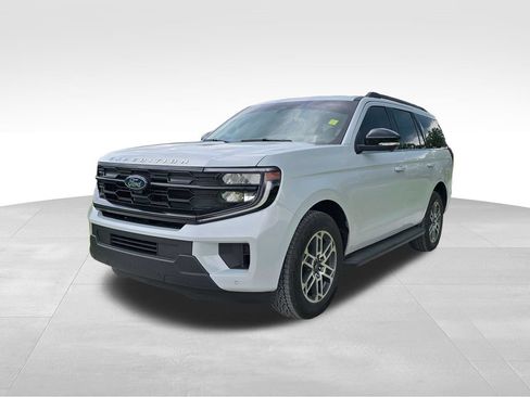 Used 2026 Ford Expedition Active AWD/4WD image 9