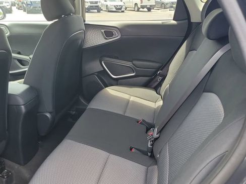 Used 2025 Kia Soul LX w/ LX Technology Package FWD image 11