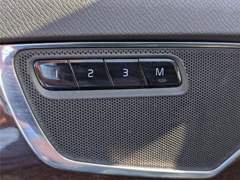 Used 2016 Volvo XC90 T8 Momentum w/ Vision Package image 22