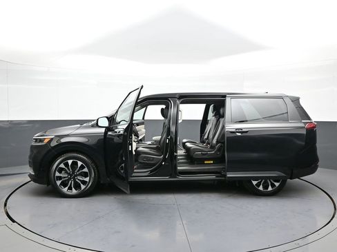 Used 2023 Kia Carnival EX image 44