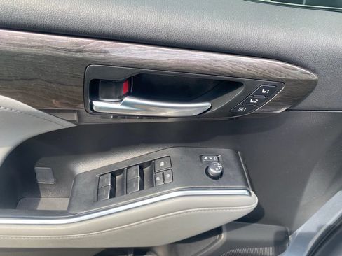Used 2023 Toyota Highlander Limited AWD/4WD image 24