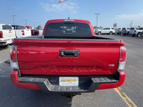 Used 2023 Toyota Tacoma TRD Off-Road w/ TRD Premium Off Road Package AWD/4WD image 4