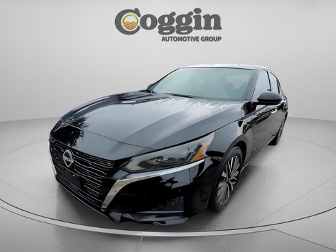 Used 2024 Nissan Altima 2.5 SV image 3