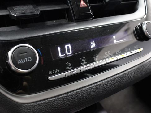 Used 2024 Toyota Corolla LE FWD image 31