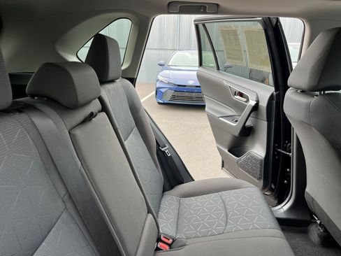 Used 2025 Toyota RAV4 XLE image 36