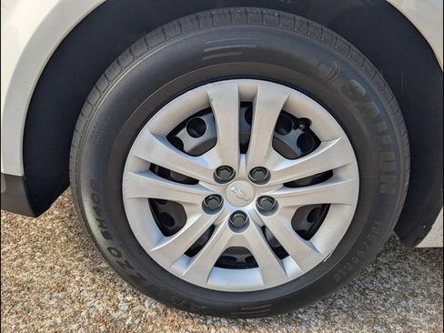 Used 2018 Chevrolet Sonic LT FWD image 25