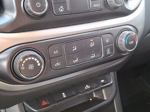 Used 2022 Chevrolet Colorado LT w/ LT Convenience Package image 14