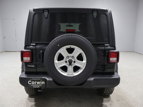 Used 2022 Jeep Wrangler Unlimited Sport AWD/4WD image 3