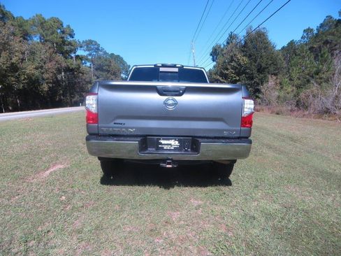Used 2017 Nissan Titan SV RWD image 7