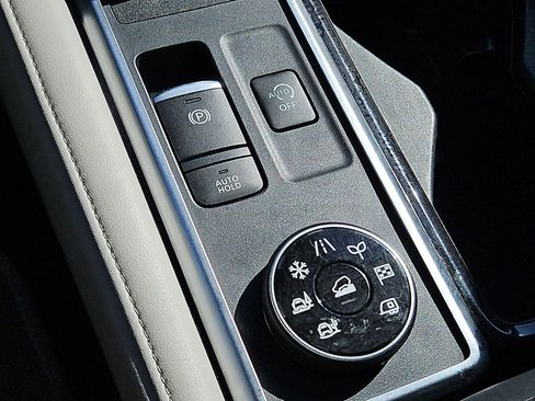 Certified 2023 Nissan Pathfinder SL image 25