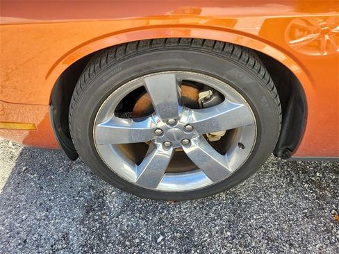 Used 2011 Dodge Challenger image 4