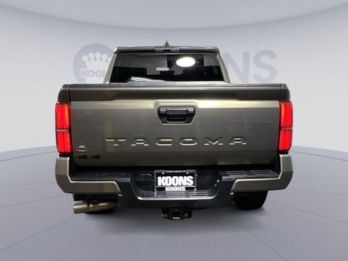 Used 2025 Toyota Tacoma TRD Off-Road AWD/4WD image 10