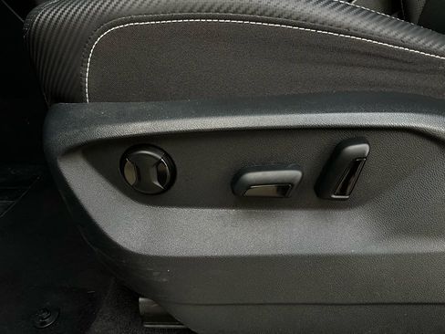 Used 2025 Volkswagen Atlas Cross Sport SE image 10