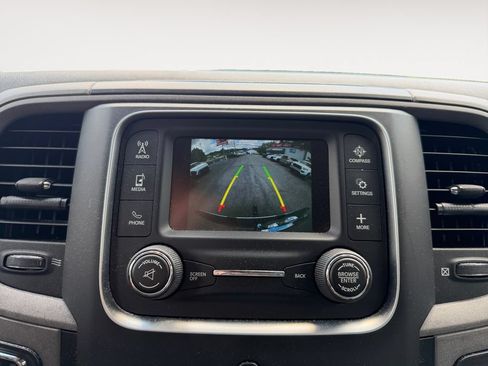 Used 2018 RAM 1500 Express w/ Express Value Package AWD/4WD image 9