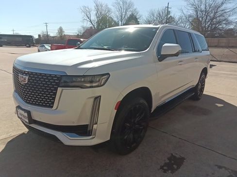 Used 2021 Cadillac Escalade ESV Luxury image 2