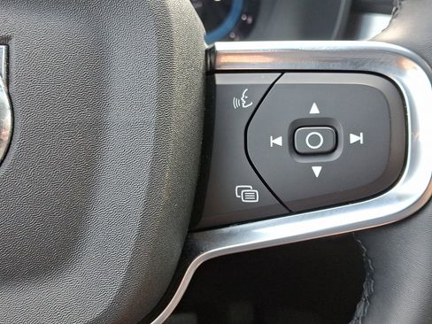 Certified 2025 Volvo XC40 B5 Core image 22