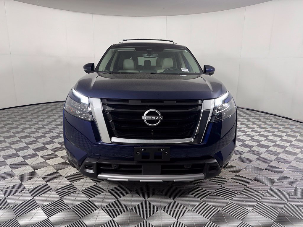 Used 2025 Nissan Pathfinder SL w/ SL Premium Package FWD image 3