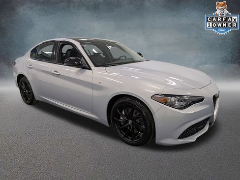 Used 2023 Alfa Romeo Giulia Ti AWD/4WD image 3