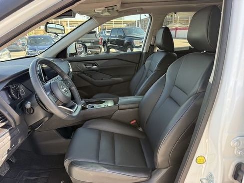 Used 2024 Nissan Rogue SV w/ SV Premium Package FWD image 25