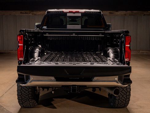 Used 2025 Chevrolet Silverado 2500 LTZ w/ LTZ Convenience Package image 9