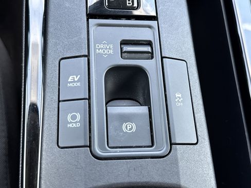 Used 2024 Toyota Prius LE image 25