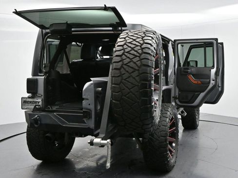 Used 2017 Jeep Wrangler Unlimited Sahara AWD/4WD image 43