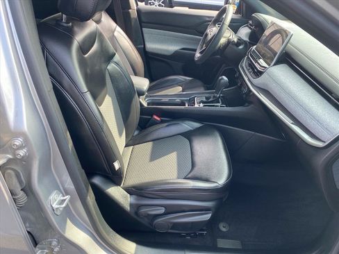 Used 2023 Jeep Compass Latitude w/ Convenience Group AWD/4WD image 26