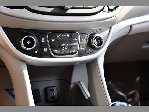 Used 2017 Chevrolet Volt LT w/ Comfort Package FWD image 34