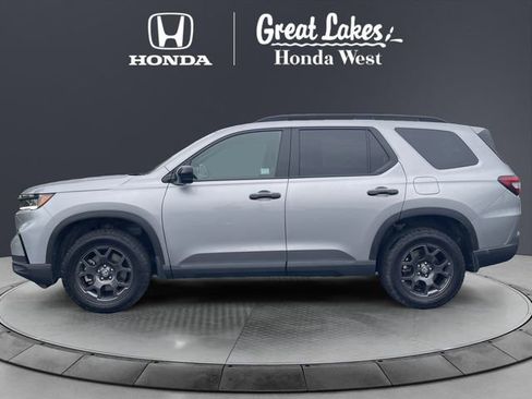 Certified 2025 Honda Pilot TrailSport image 2