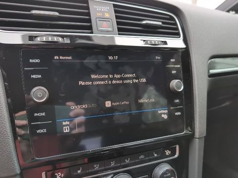 Used 2018 Volkswagen Golf R 4-Door image 17