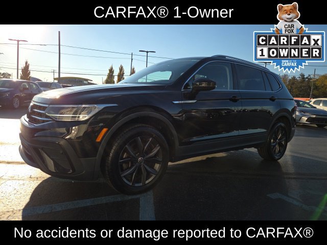 Used 2023 Volkswagen Tiguan SE w/ Panoramic Sunroof Package AWD/4WD image 3