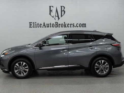 Used 2018 Nissan Murano SV FWD image 2