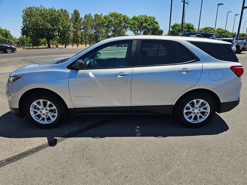 Used 2021 Chevrolet Equinox LS w/ LS Convenience Package FWD image 2