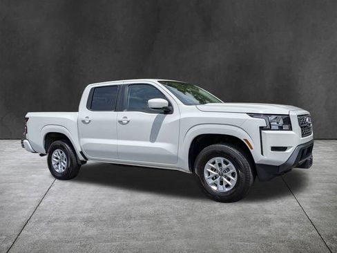 Used 2024 Nissan Frontier SV AWD/4WD image 2