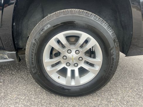 Used 2018 Chevrolet Suburban LT image 32