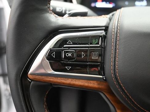 Used 2023 Jeep Grand Cherokee L Summit AWD/4WD image 12