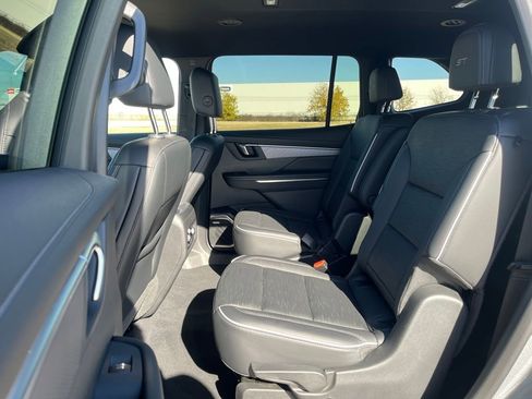 Used 2025 Buick Enclave Sport Touring image 22