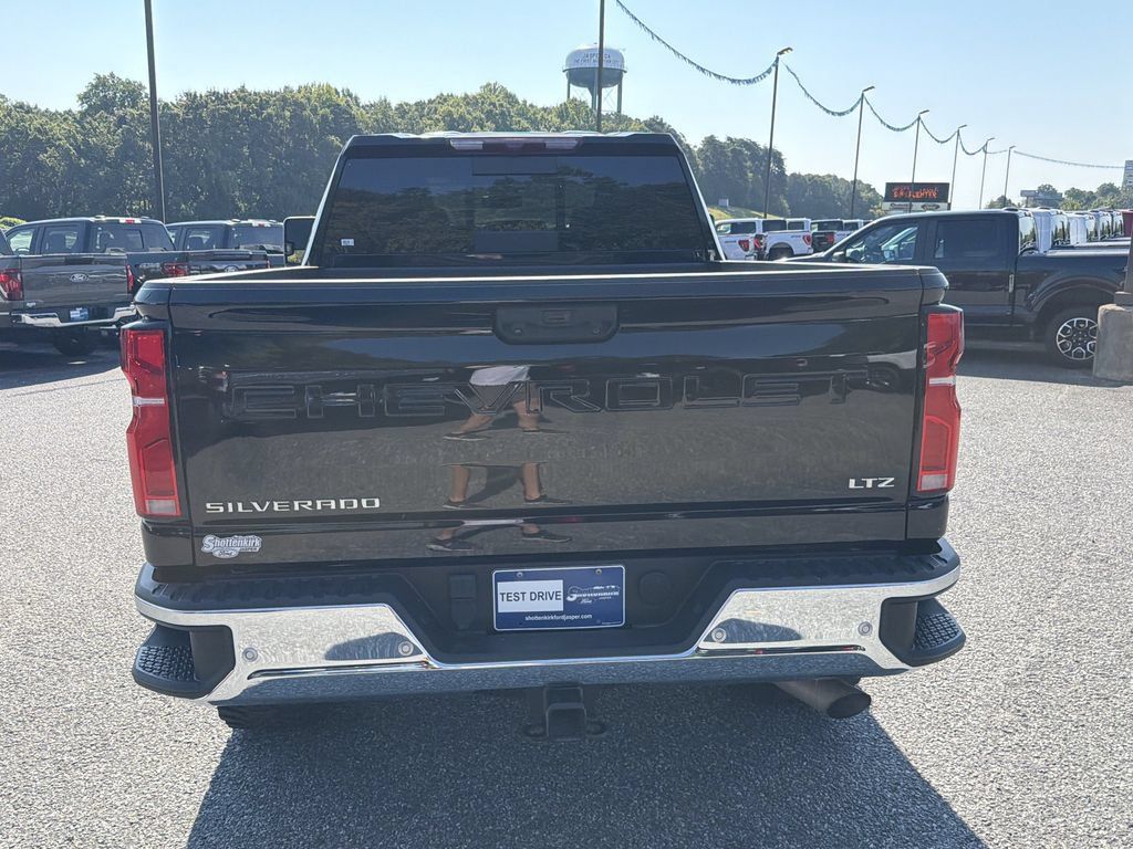 Used 2024 Chevrolet Silverado 2500 LTZ w/ LTZ Convenience Package AWD/4WD image 6