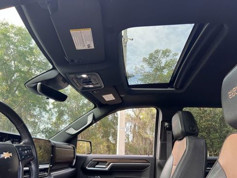 Used 2023 Chevrolet Silverado 1500 High Country w/ Technology Package image 24