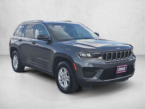 Used 2024 Jeep Grand Cherokee Laredo RWD image 3