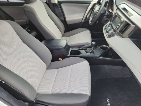 Used 2015 Toyota RAV4 LE FWD image 11