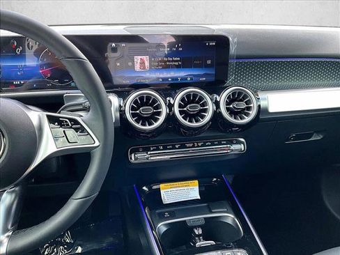 New 2026 Mercedes-Benz GLB 250 image 9