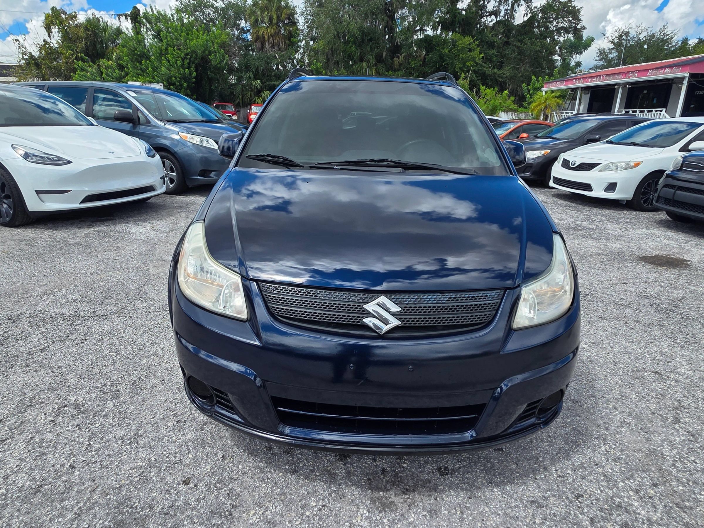 Used 2008 Suzuki SX4 Hatchback FWD image 2