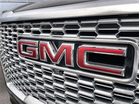 Used 2021 GMC Yukon Denali w/ Denali Premium Package image 34