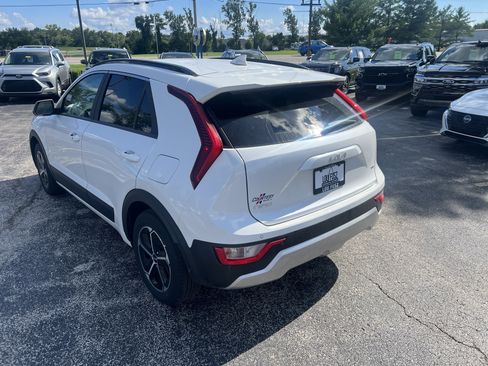 Used 2024 Kia Niro EX FWD image 6